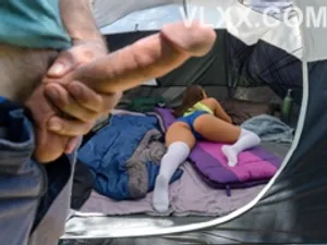 Một đêm ngủ cùng mẹ và dì trẻ