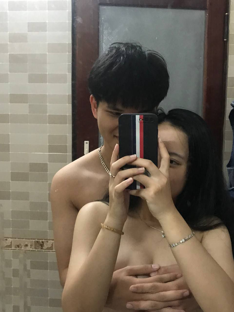 Cô gái mặc đồ xanh giá trị cao quan hệ tình dục, hôn, tán tỉnh, bú cặc, đứng và quan hệ tình dục mạnh mẽ từ phía sau...